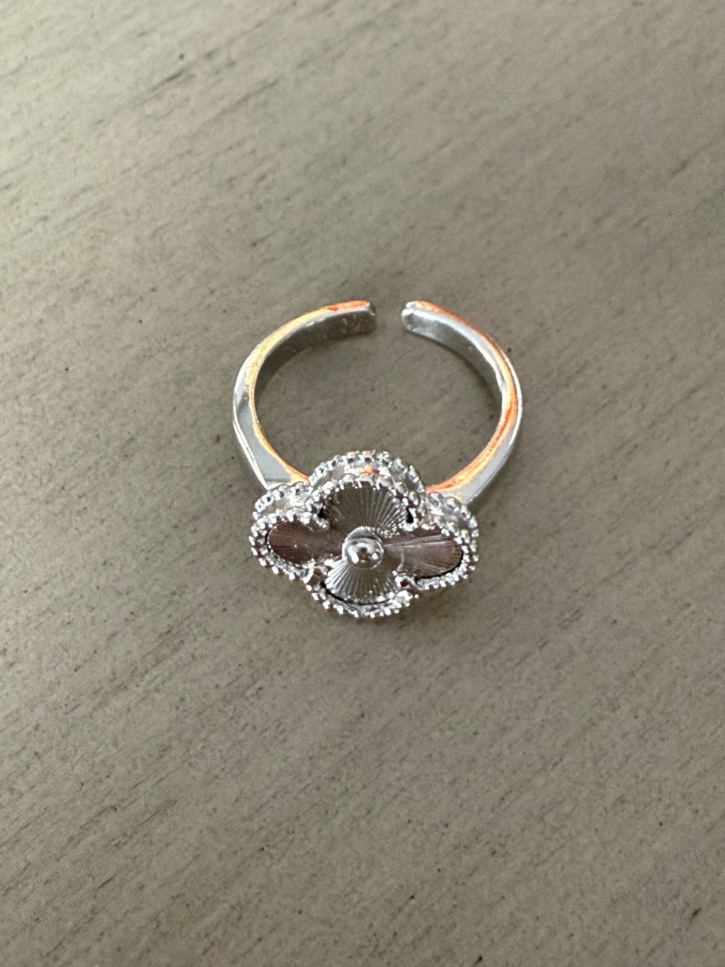 Silver clover ring