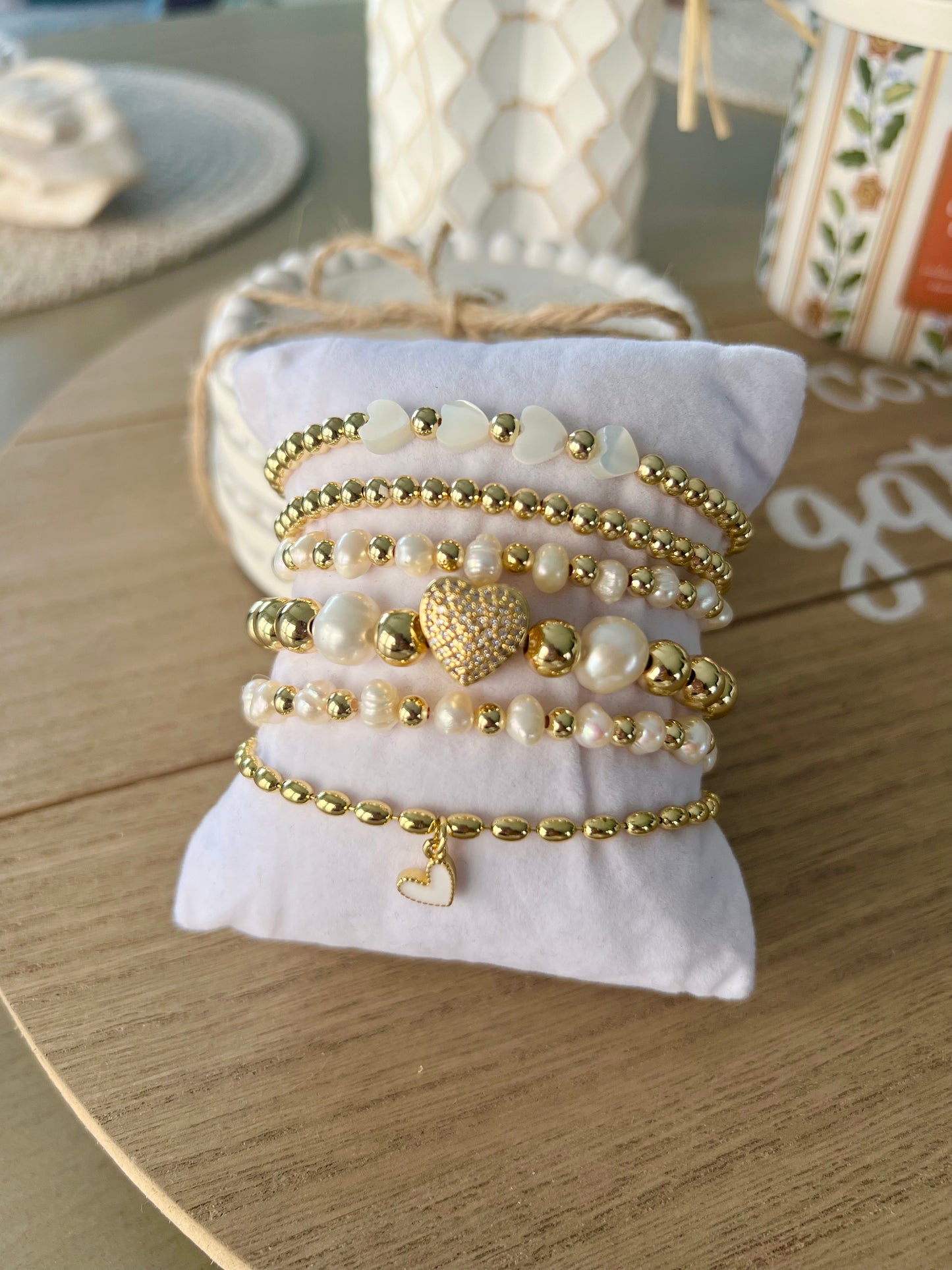 Set of six bracelets pearls and gold