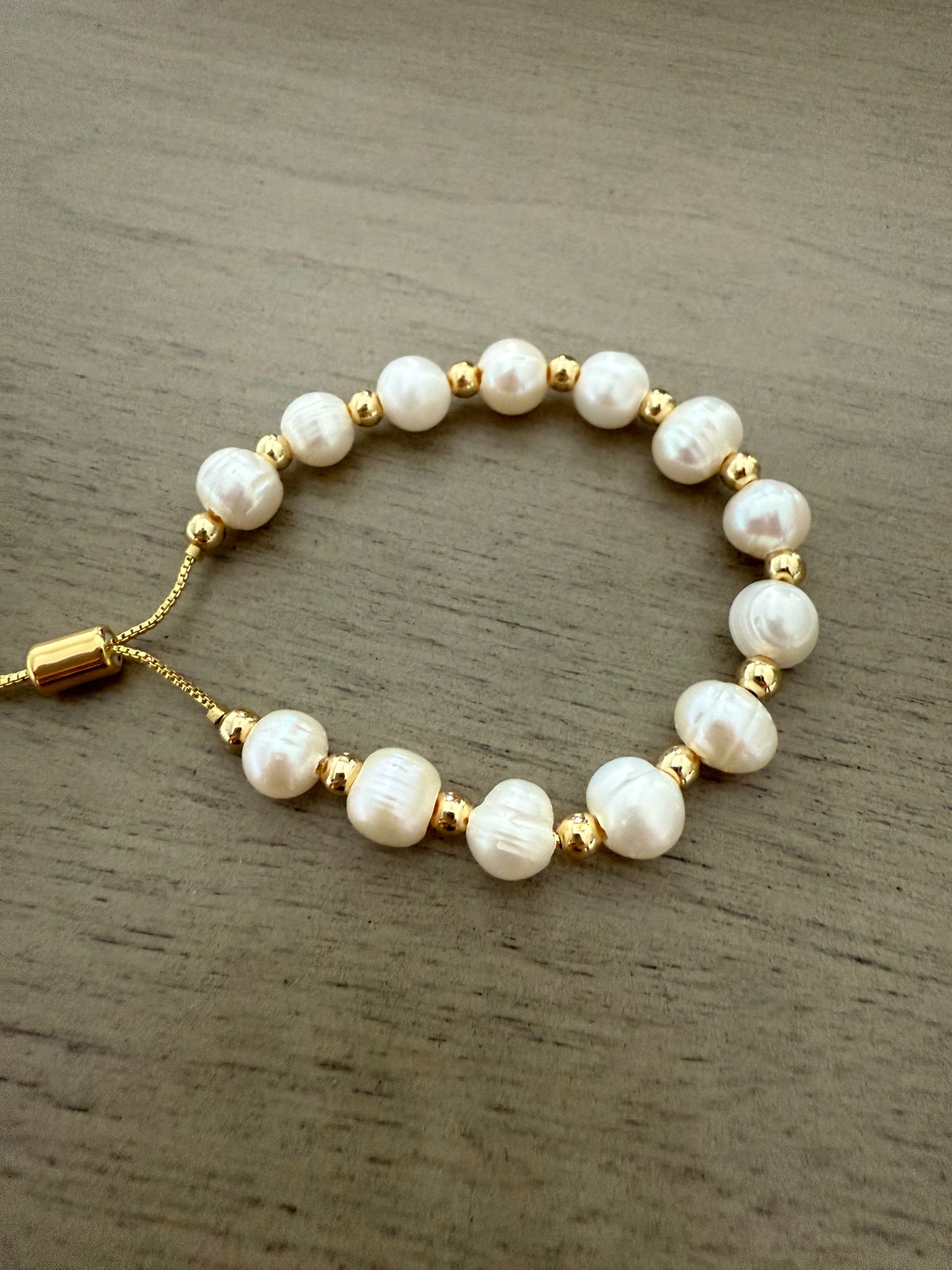 Adjustable gold and pearls bracelet