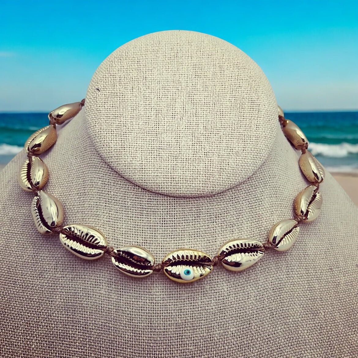 Gold shell choker