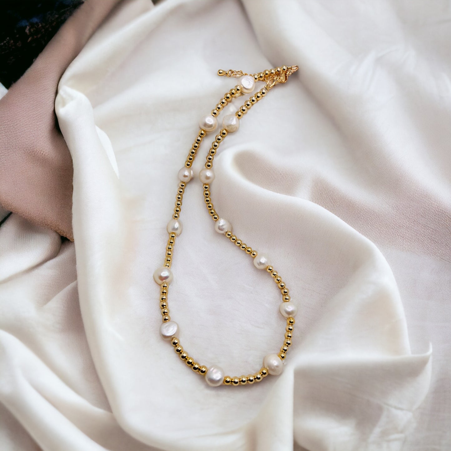 Gold beaded necklace with pearls