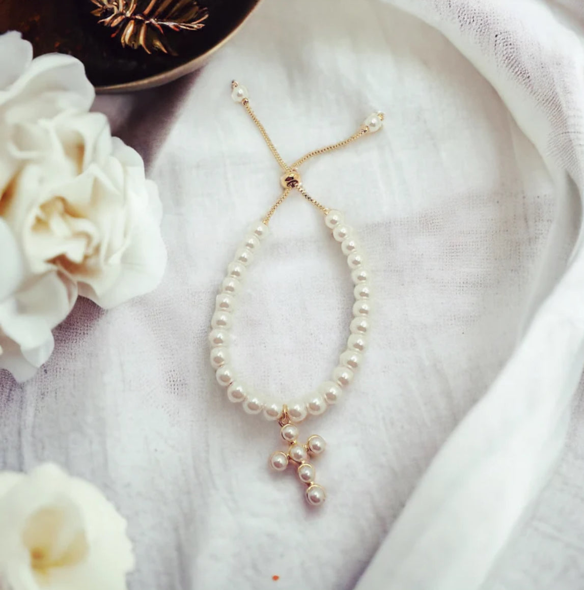 Adjustable bracelet with cross