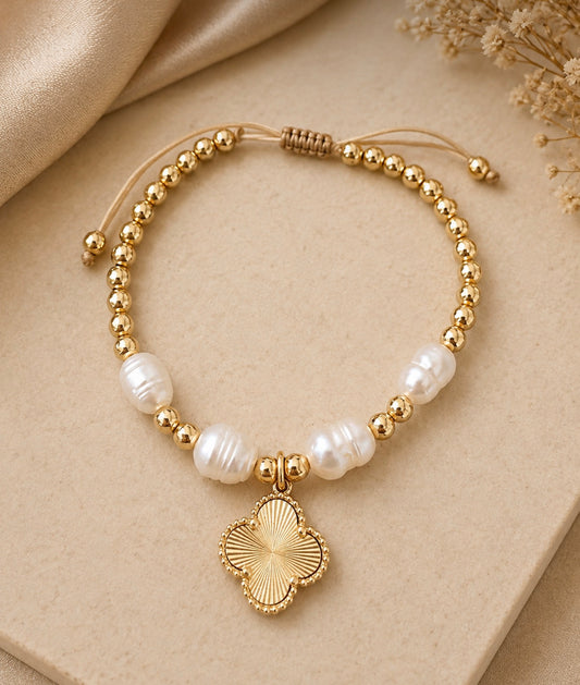 Gold and pearls clover bracelet