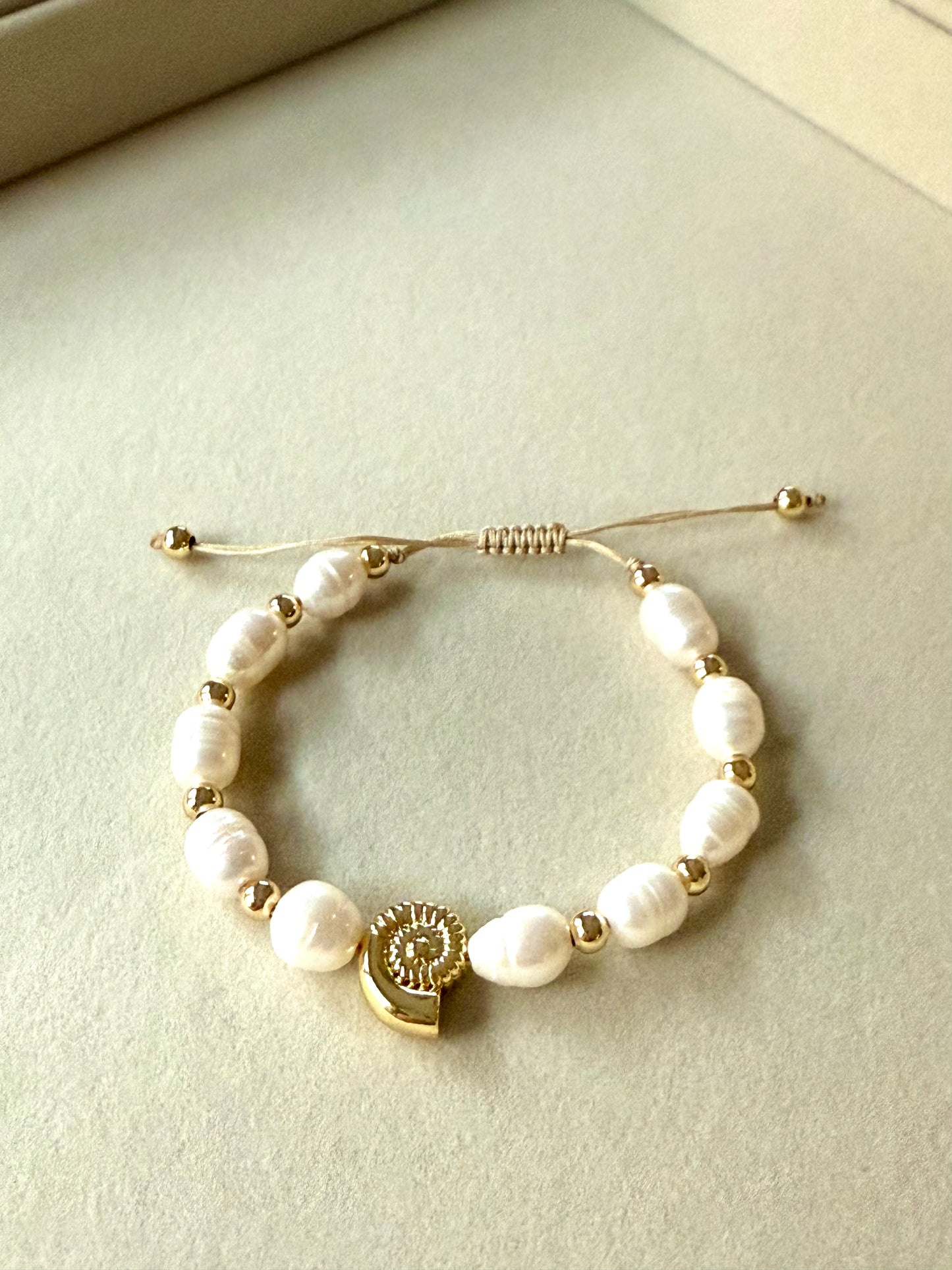 Shell bracelet freshwater pearl