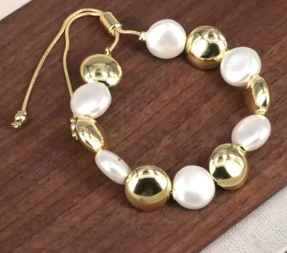 Adjustable Gold and pearl bracelet