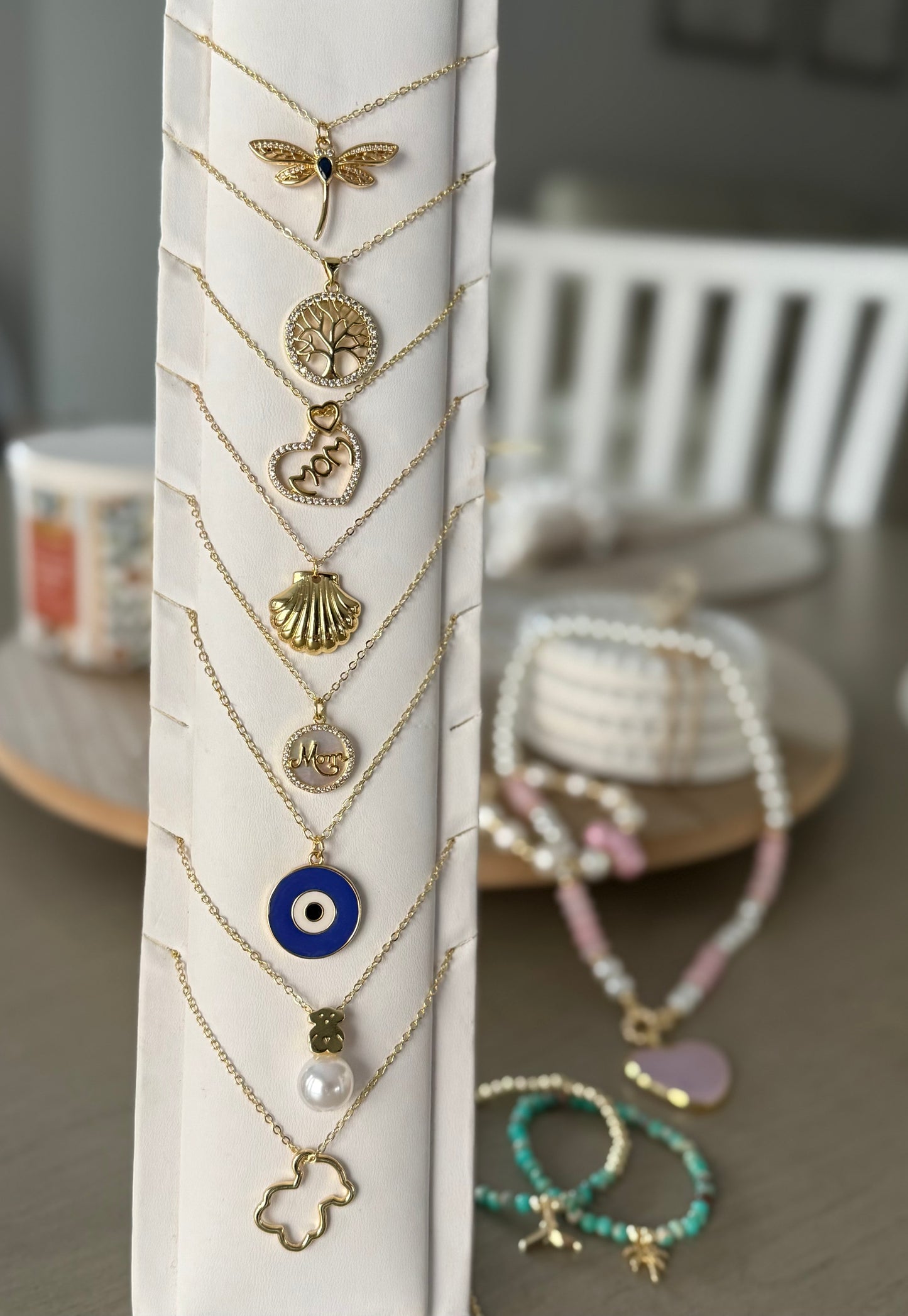 Charm Chain Necklace – Mom, Evil Eye, Shell, tree of life & Dragonfly